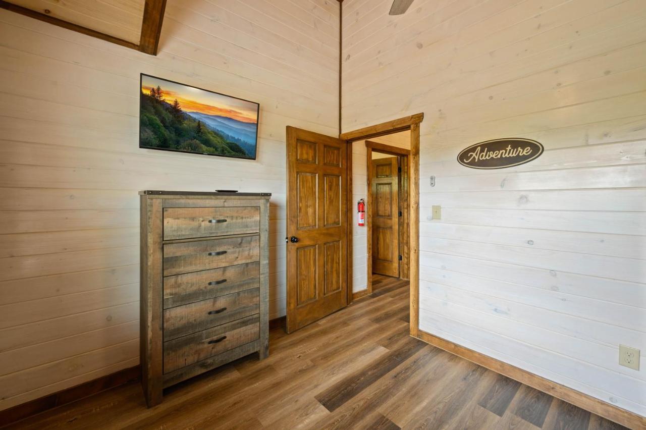 Osprey Nest Cottage Modern New Cabin Пиджен Фордж Екстериор снимка